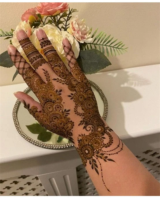 Peacock Inspired Curvy Back Hand Mehndi Design